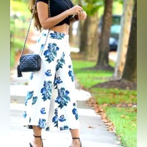 H&M FLORAL PATTERN CULOTTES SIZE 8 SIDE ZIPPER TWO SIDE POCKETS